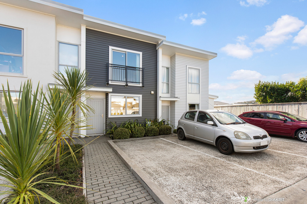 2 bedroom Townhouse In The Heart of Johnsonville image 1