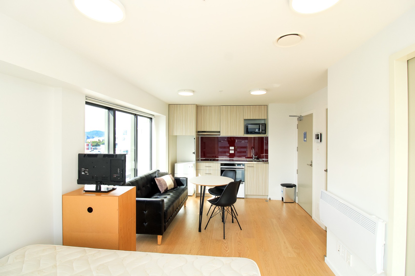 Brand New Modern Studio Apartment with Balcony, Wellington image 3