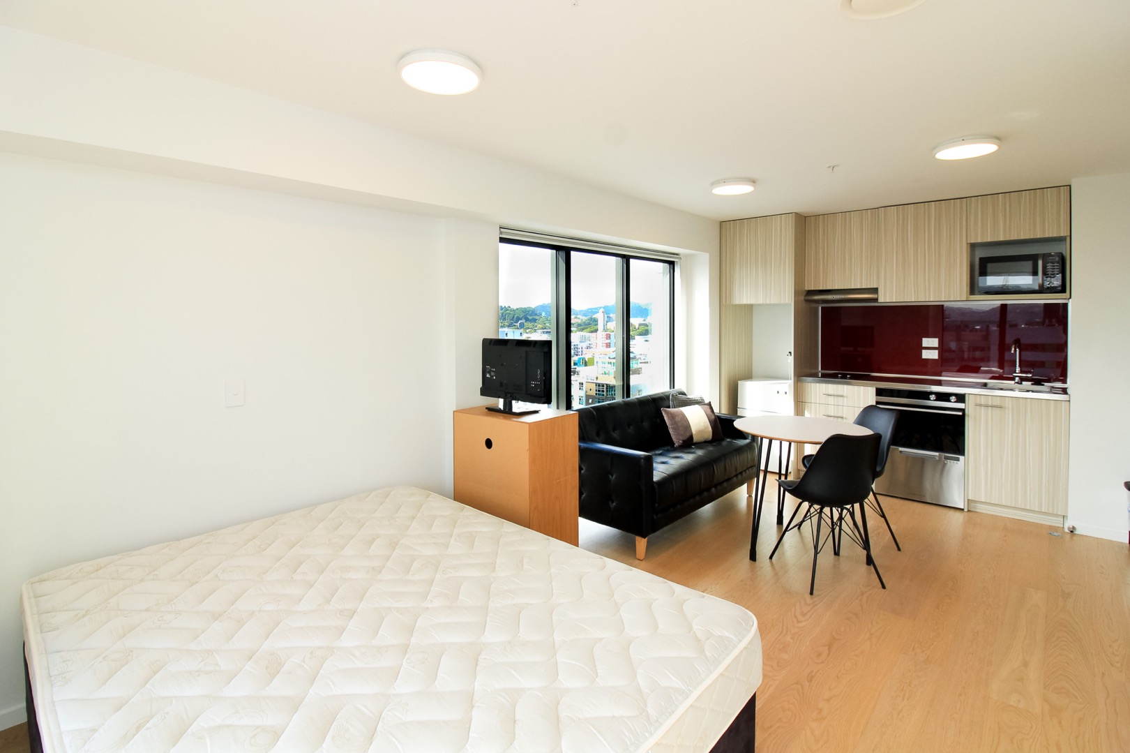 Brand New Modern Studio Apartment with Balcony, Wellington image 4