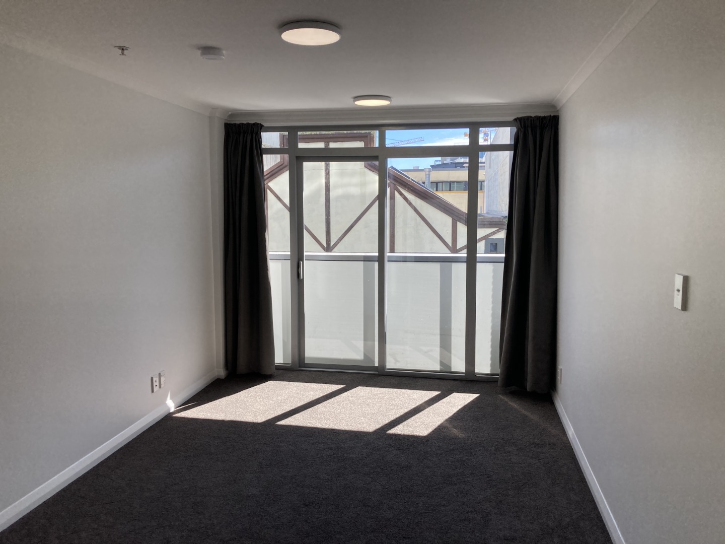 Studio Apartment in Central City, Wellington image 2