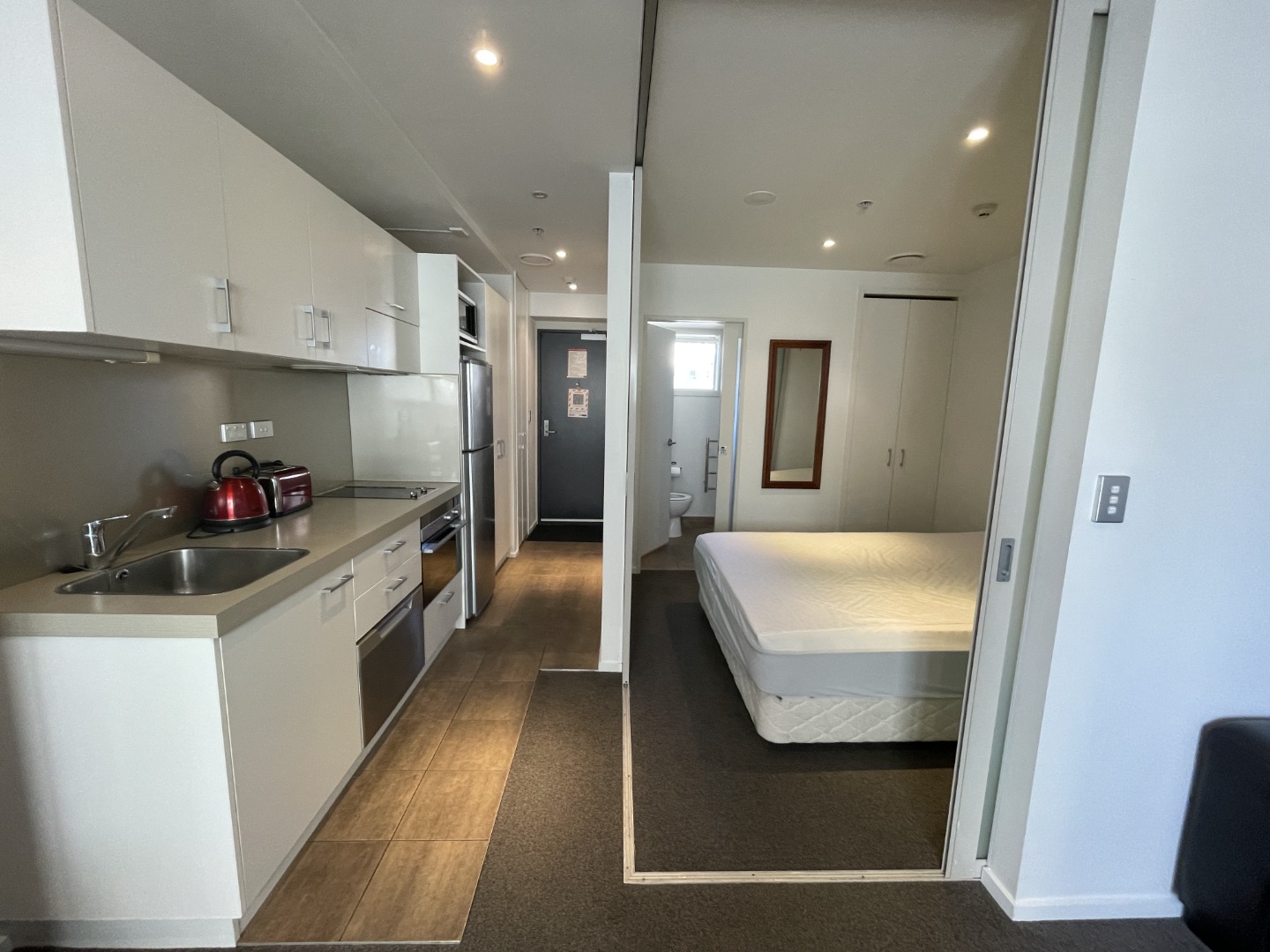 Lovely 1 bedroom apartment - Furnished, Wellington image 11