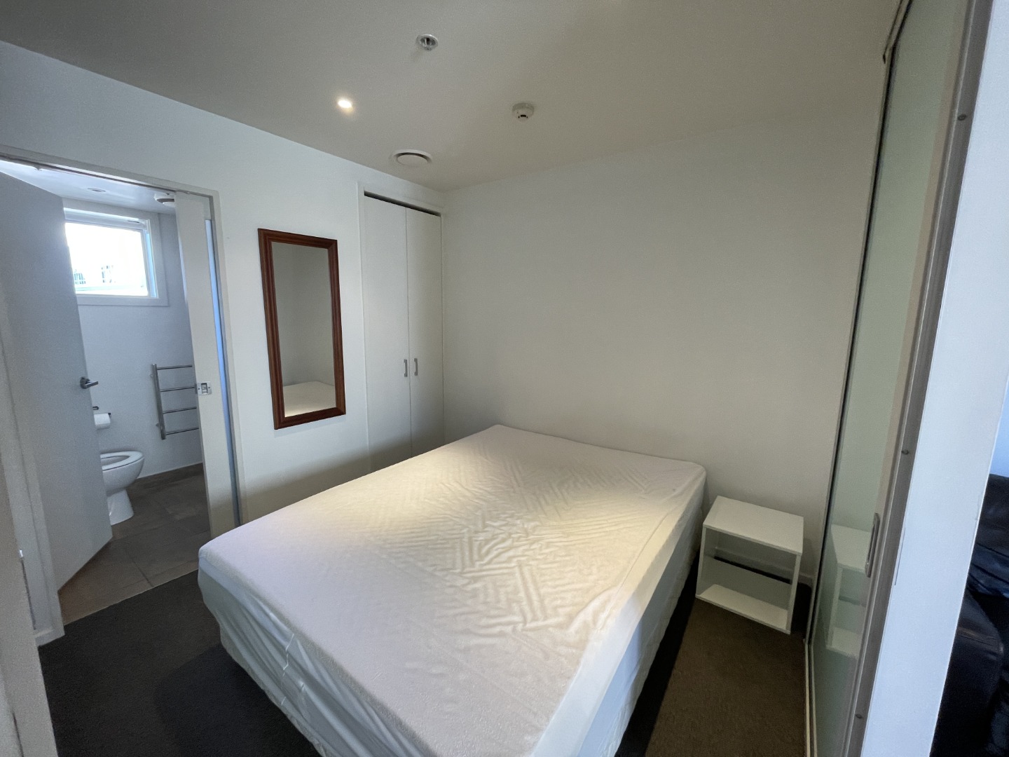 Lovely 1 bedroom apartment - Furnished, Wellington image 15