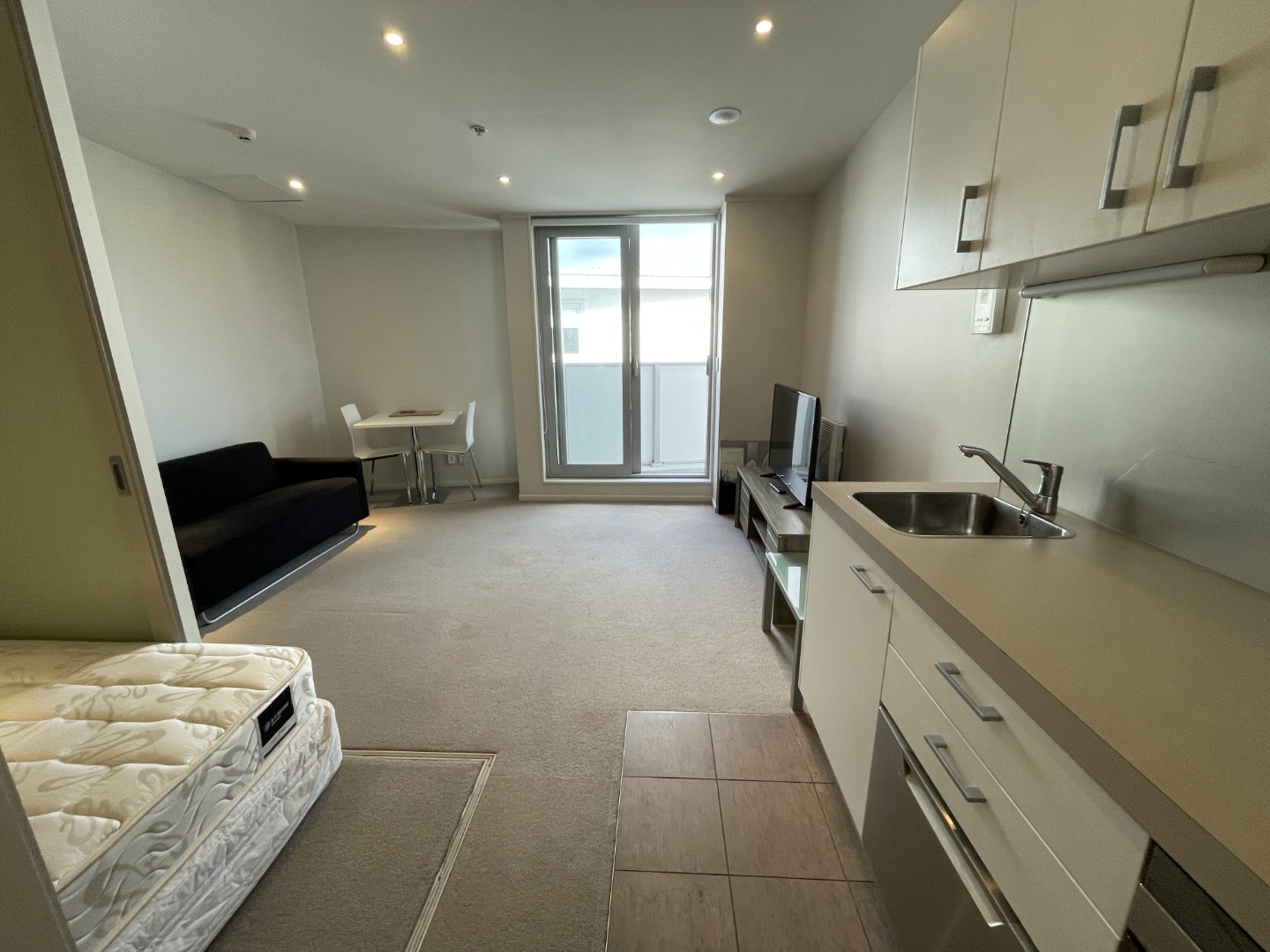 Lovely 1 bedroom apartment - Furnished, Wellington image 4