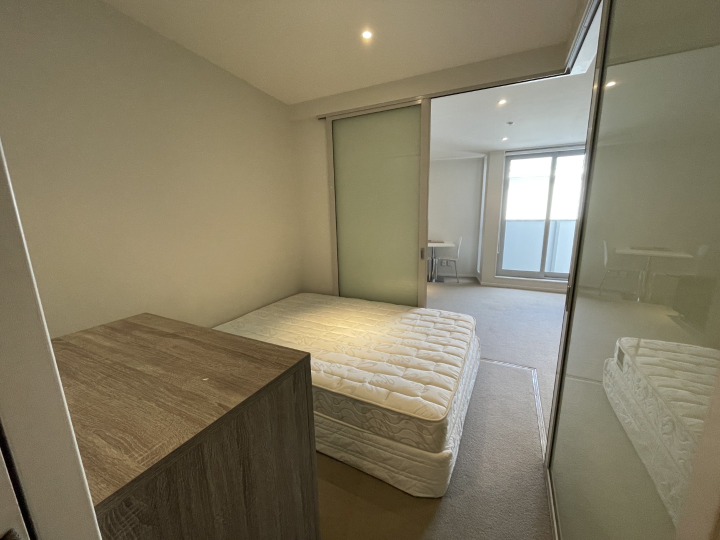 Lovely 1 bedroom apartment - Furnished, Wellington image 6