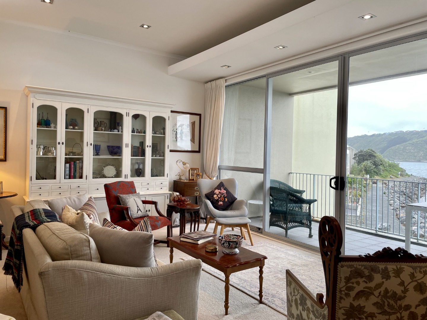 Fully Furnished 2 bedroom apartment 6 MONTH LEASE, Wellington image 4