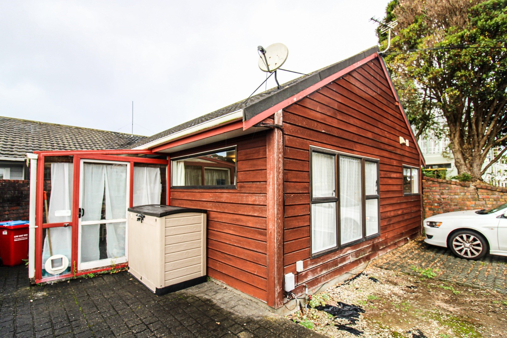 2 Bedroom House - Northland, Wellington image 5