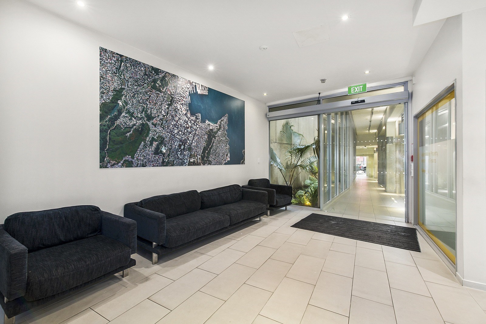 3 Bedroom Apartment - Central as you get, Wellington image 13