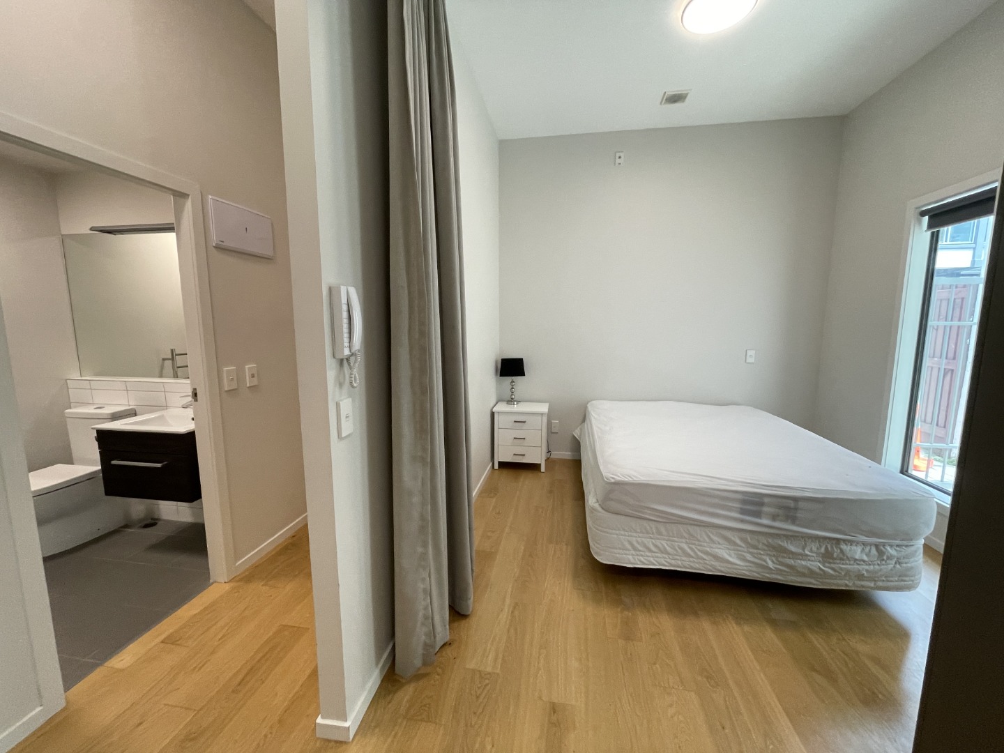 Modern 1 Bedroom  Apartment - FURNISHED, Wellington image 11