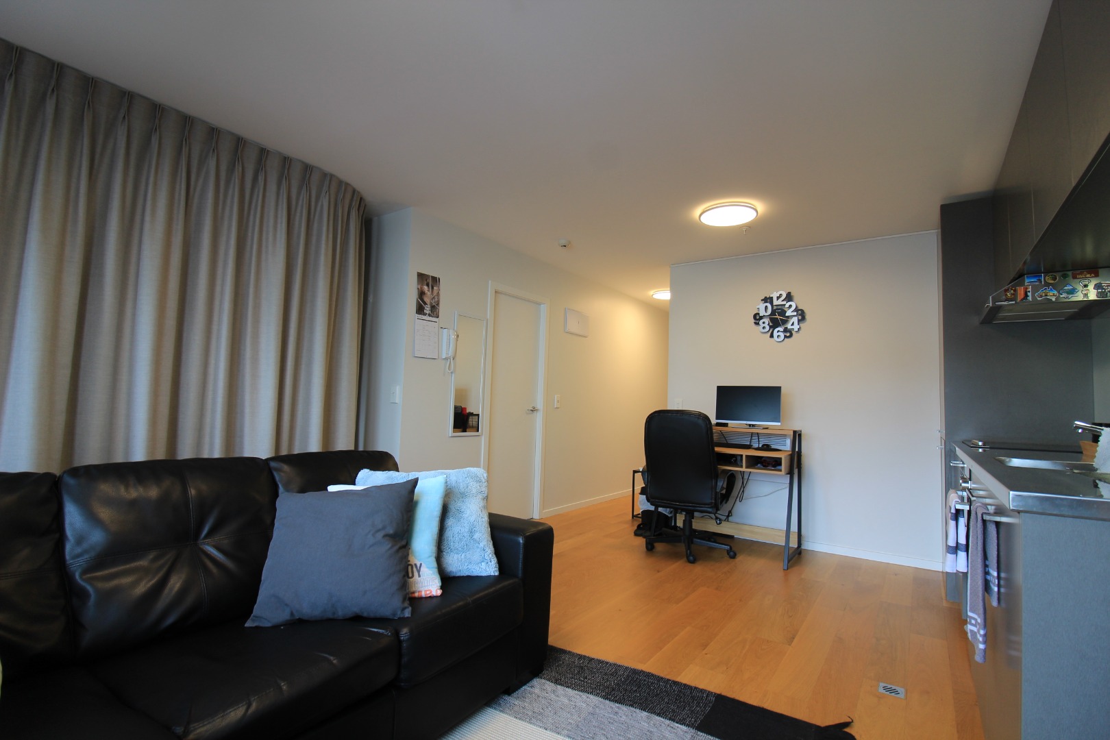 Modern 1 Bedroom Apartment, Wellington image 1