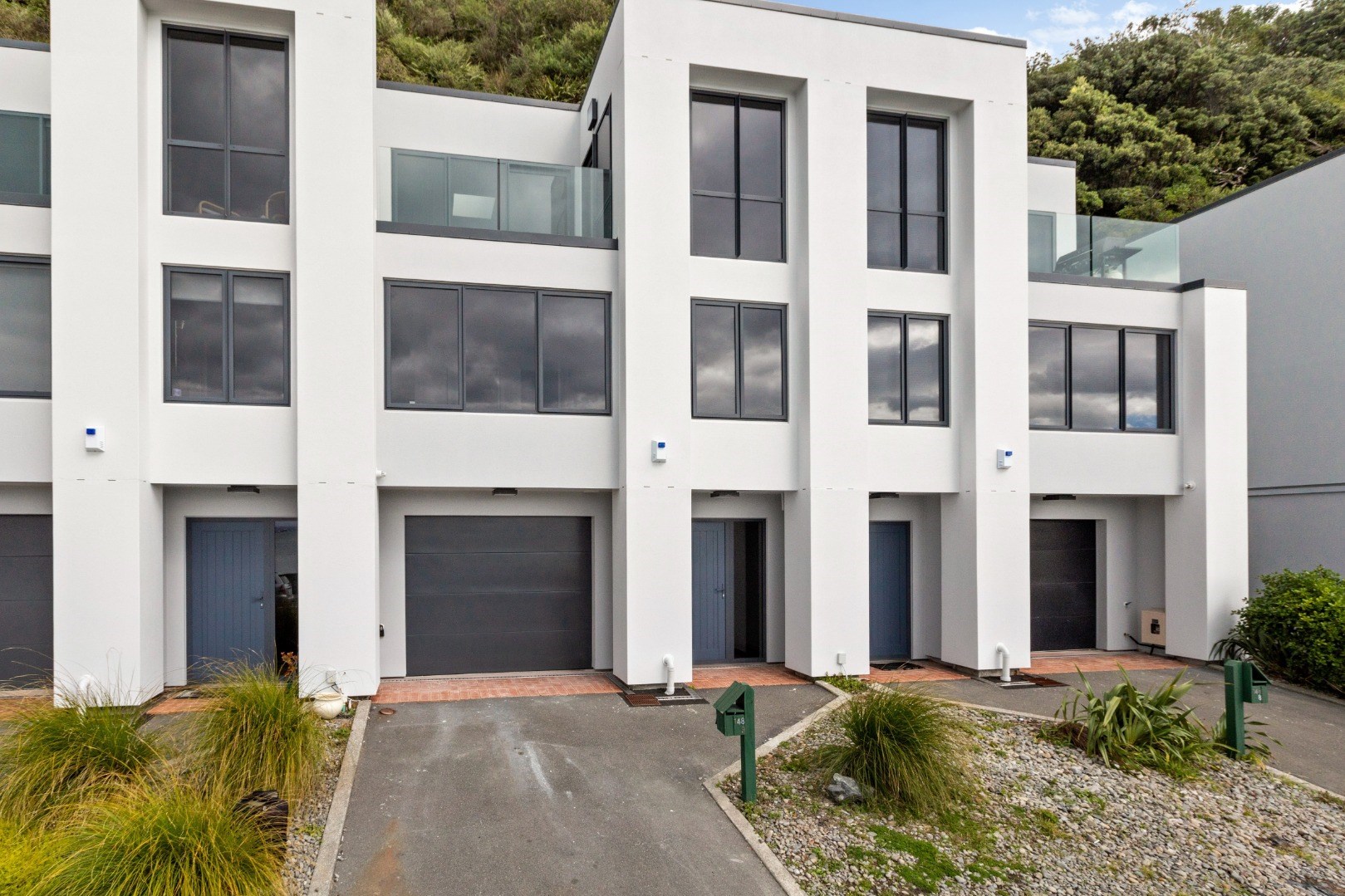 Real Estate For Rent Houses & Apartments : Stunning Waterfront Home, Wellington