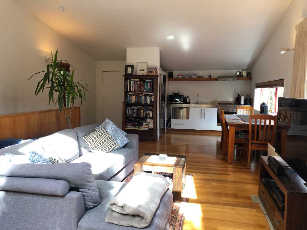 2 bedroom / 2 story house in Northland, Wellington image 2