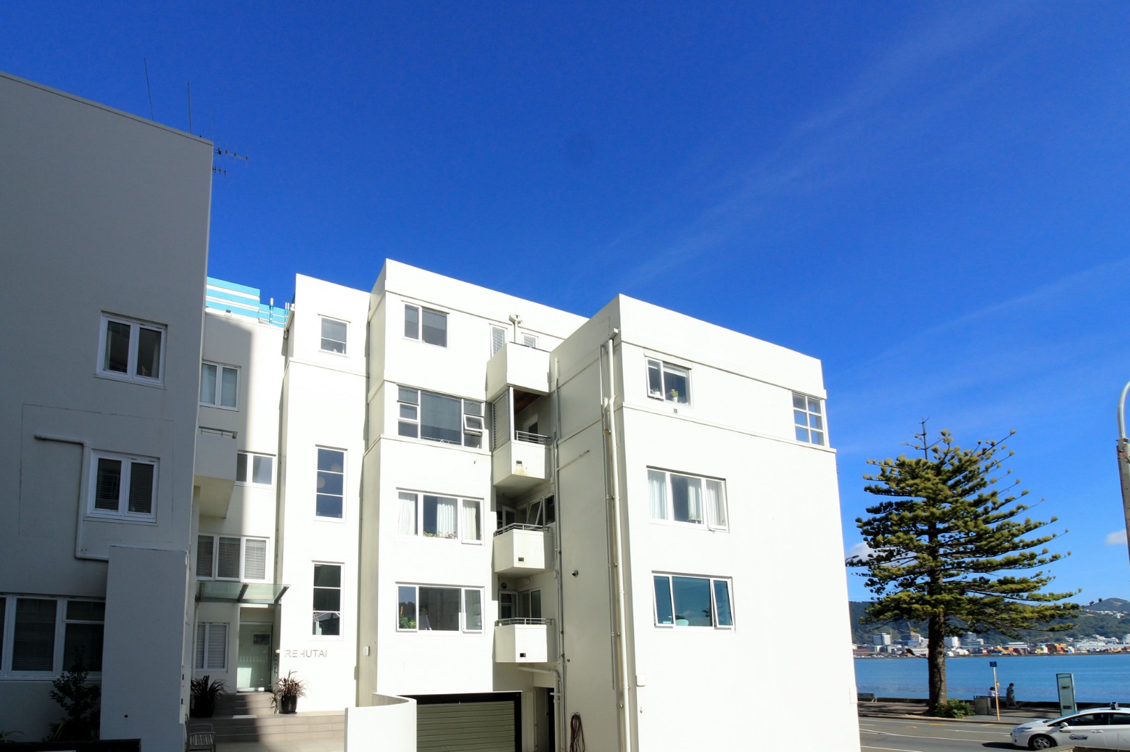 Beachfront Bliss: Stunning Two-Bedroom Fully furnished Apartment, Wellington image 14