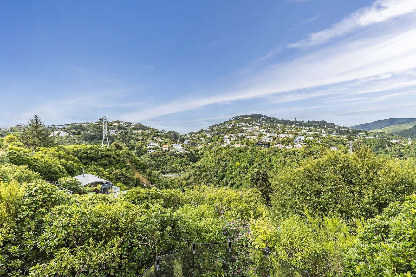 "Exquisite 4-Bedroom Retreat Surrounded by Nature, Wellington image 2