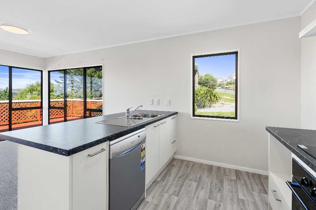 3 bedroom newly renovated property in Karori, Wellington image 5