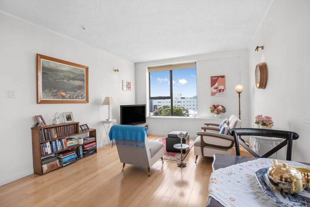 Spacious Stylish Corner Apartment, Wellington image 2
