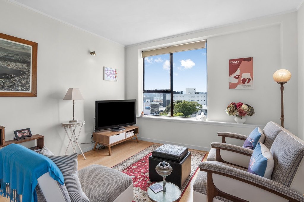 Spacious Stylish Corner Apartment, Wellington image 3