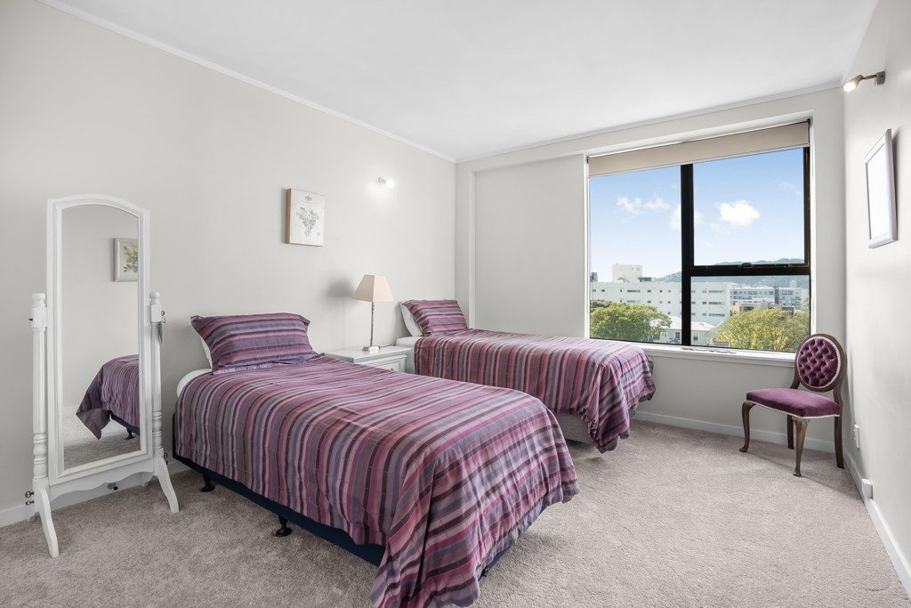 Spacious Stylish Corner Apartment, Wellington image 6