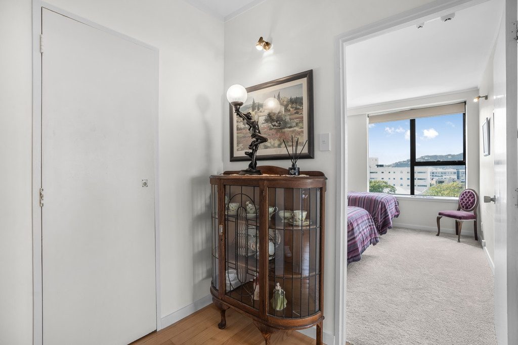 Spacious Stylish Corner Apartment, Wellington image 7