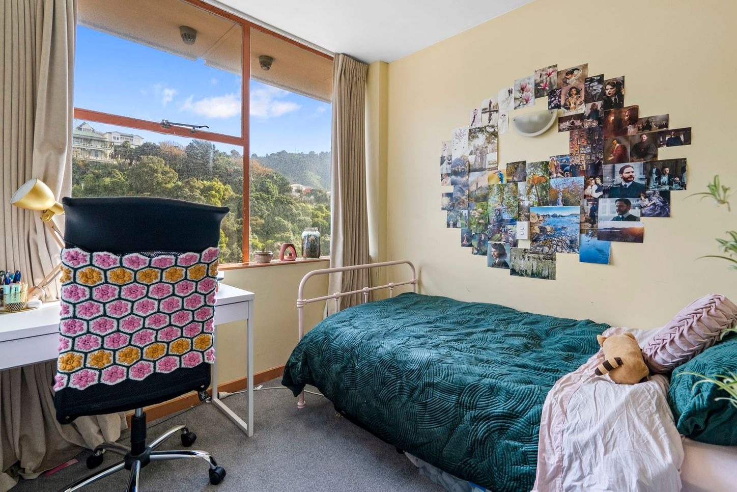 2-Bedroom Apartment with Stunning Views, Wellington image 8