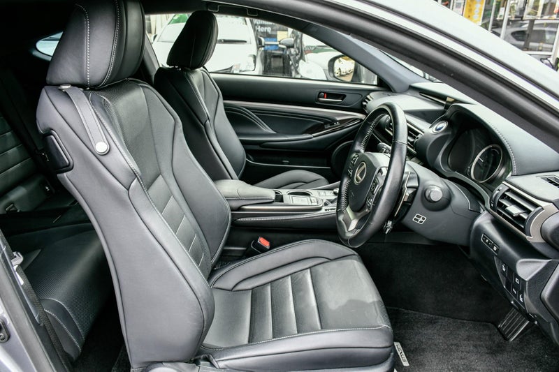 2017 Lexus RC300h image 9