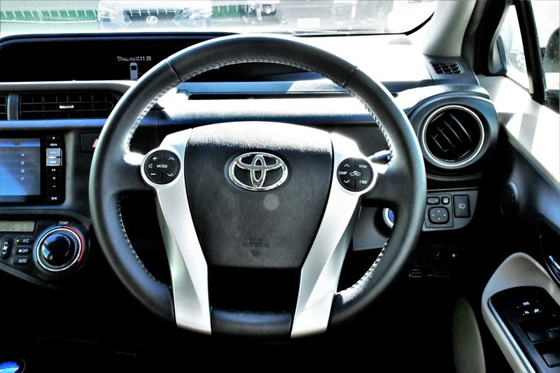 2014 Toyota Aqua image 12