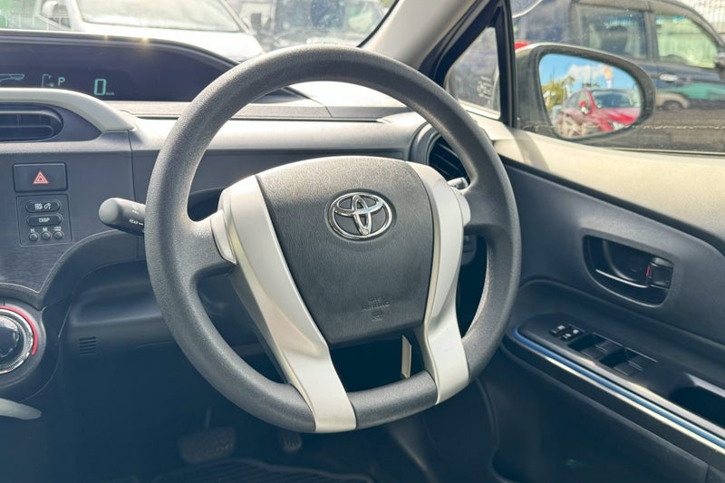 2014 Toyota Aqua image 9