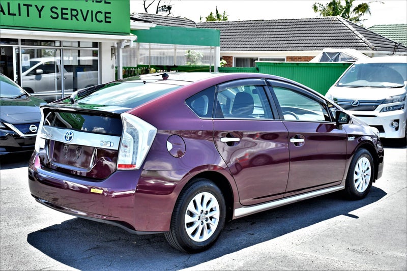 2014 Toyota Prius image 2