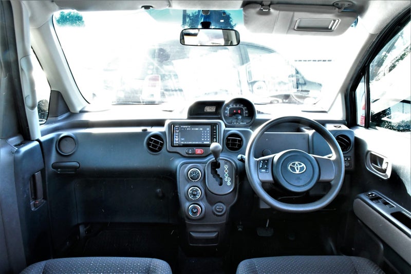2015 Toyota Spade image 11