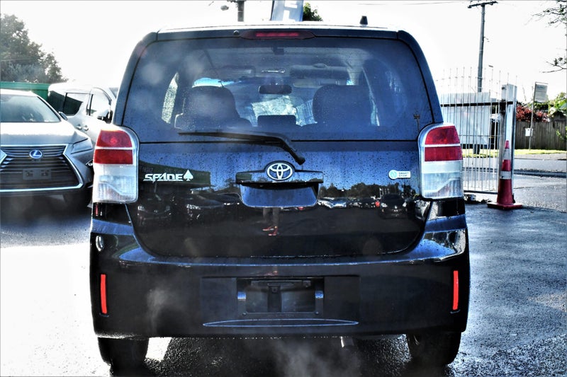 2015 Toyota Spade image 3