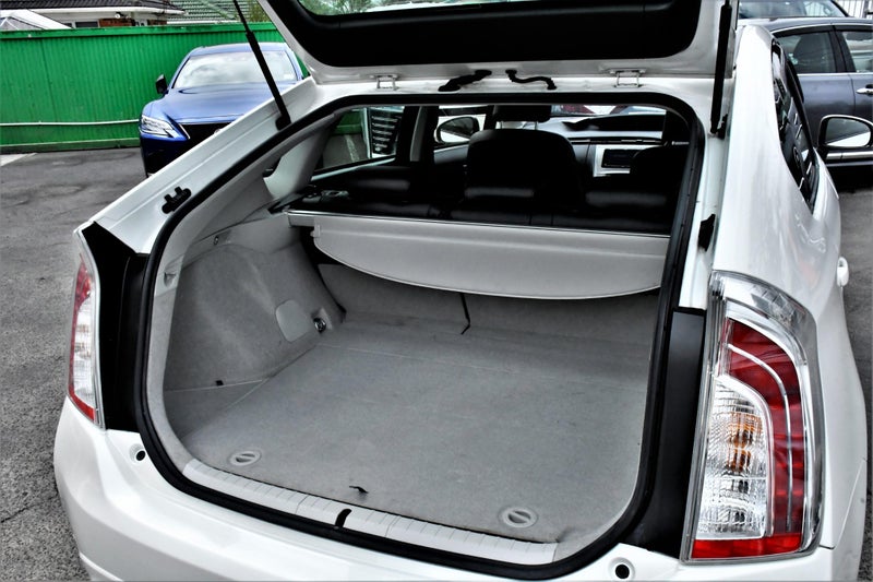 2015 Toyota Prius image 12