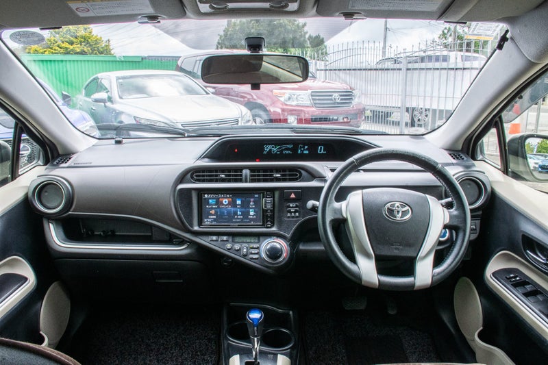2014 Toyota Aqua image 12