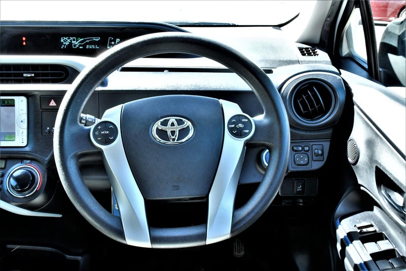 2014 Toyota Aqua image 13