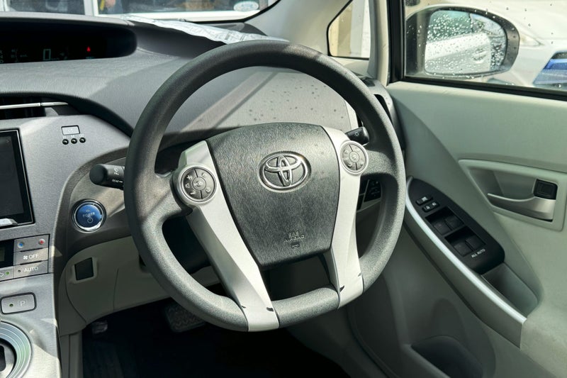 2014 Toyota Prius image 10
