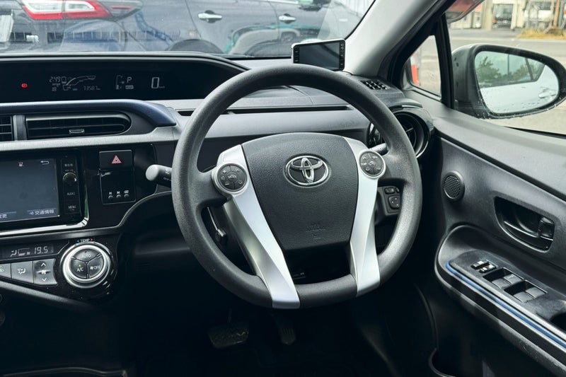 2016 Toyota Aqua image 9