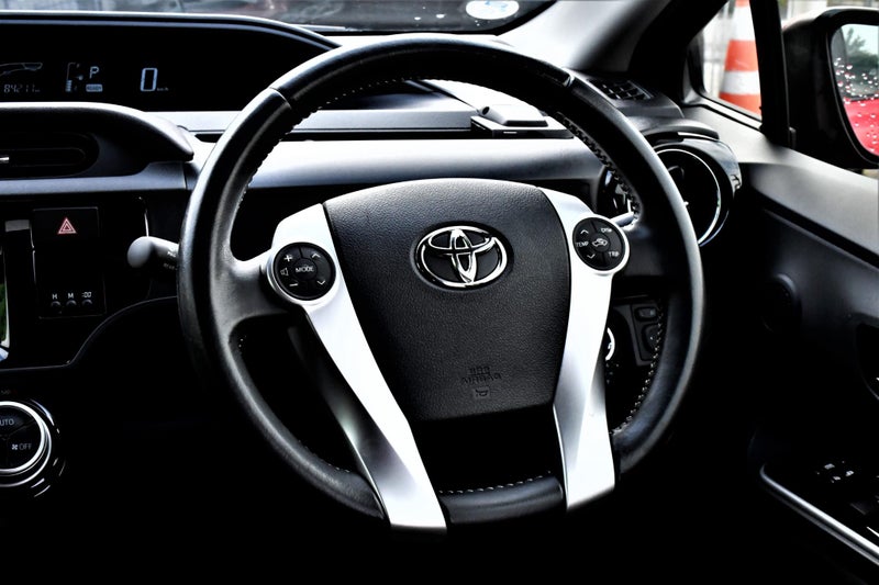 2015 Toyota Aqua image 12