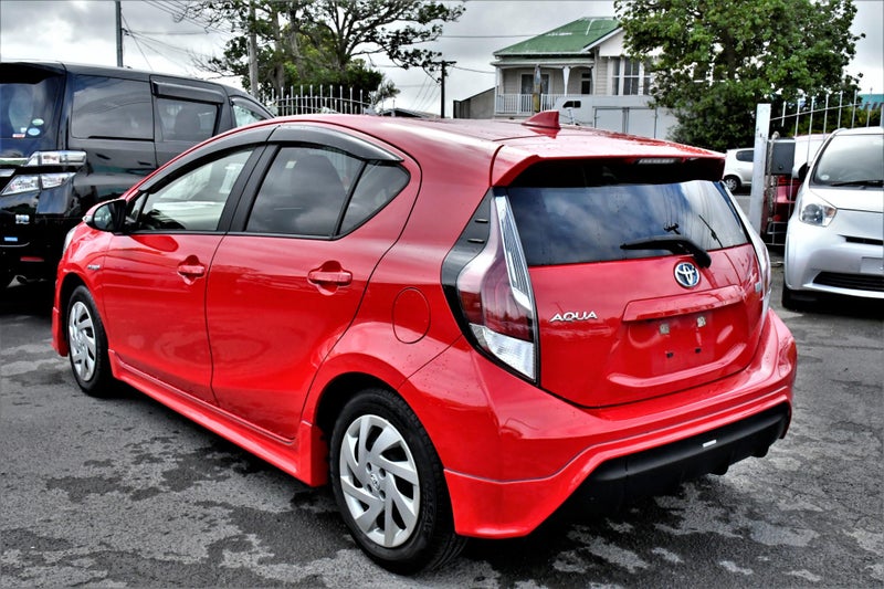 2015 Toyota Aqua image 3